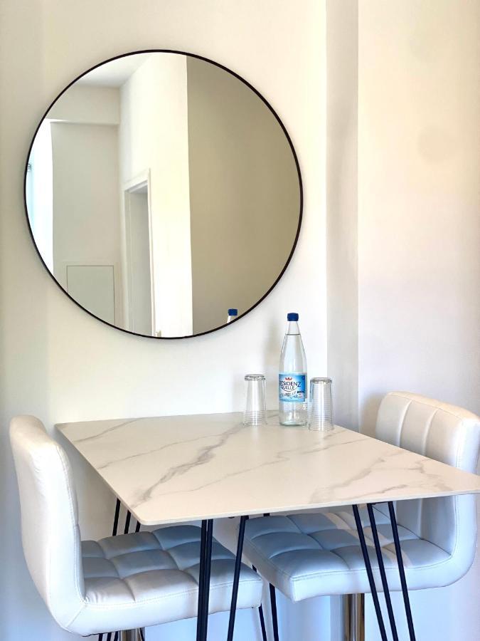 Schicke, Kleine In Apartment